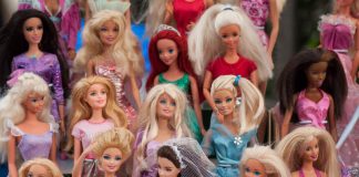 Inclusion historique ou coup de marketing : la Barbie autiste divise Les précédentes poupées Barbie sorties pour représenter différents troubles ou pathologies.