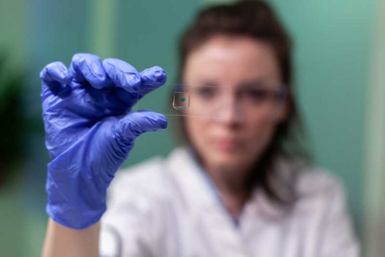 Une chercheuse qui a découvert le lien entre le cancer colorectal précoce et l'épigénétique.