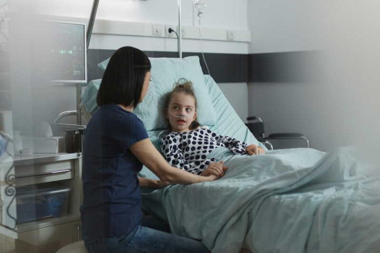 Un enfant hospitalisé à cause de la grippe.