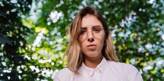 Hyposensible : comment savoir si je le suis vraiment ? Une femme qui vient de se rendre compte qu'elle est hyposensible.