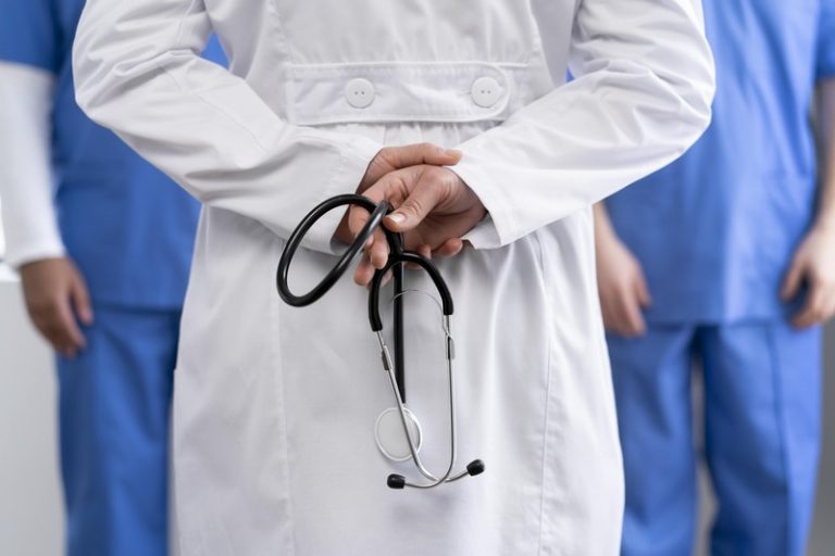 Un médecin libéral qui participe au mouvement de grève d’ampleur nationale.