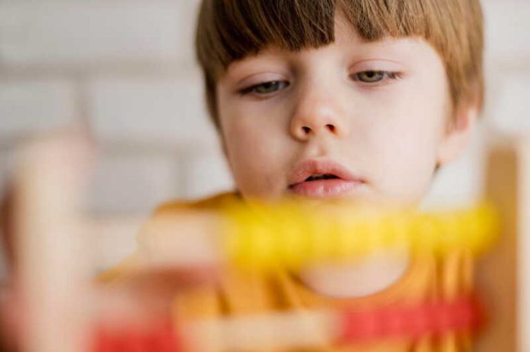 Un enfant autiste suivi pendant des années en psychanalyse.
