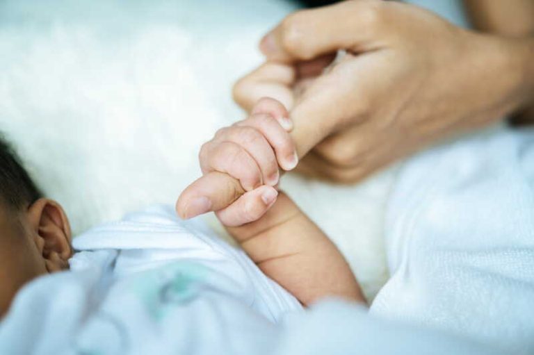 Un nourrisson hospitalisé pour gastro-entérite après avoir consommé un lait contaminé.