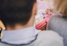 Pour relancer la natalité, un député propose de verser 250 euros par mois pour chaque enfant ! Un jeune adulte vient d'accueillir son premier enfant... et reçois ses premières aides financières