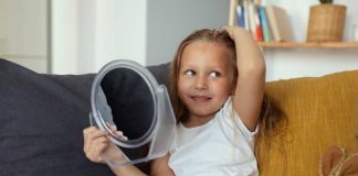 Puberté précoce : pourquoi le corps de nos petites filles s’emballe-t-il ? Une jeune fille de 8 ans voit les premiers signes de puberté apparaître bien avant l'heure.