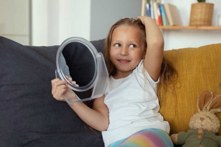 Une jeune fille de 8 ans voit les premiers signes de puberté apparaître bien avant l'heure.