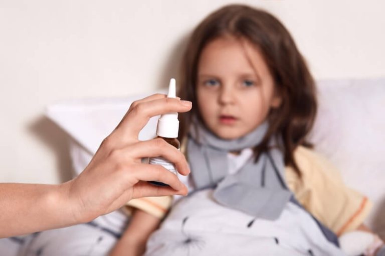 Une petite fille présentant d’abord un simple rhume et de la fatigue, avant qu’une rubéole ne soit finalement suspectée.