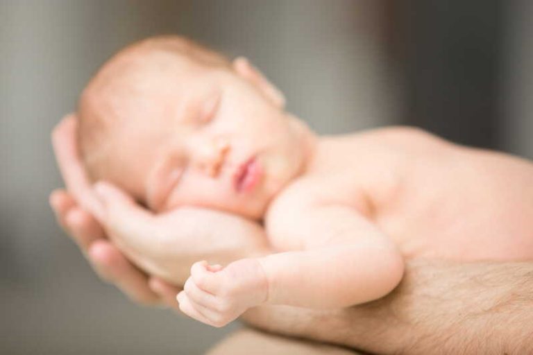 Un bébé hospitalisé à cause de la salmonellose après avoir bu du lait contaminé.