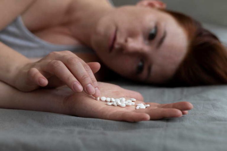 Une femme qui ne prend plus son traitement médicamenteux depuis des jours.