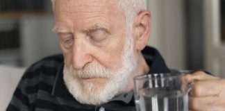 Statines : et si la douleur était (surtout) dans la tête ? Un homme prend des statines et soufferte douleurs musculaires