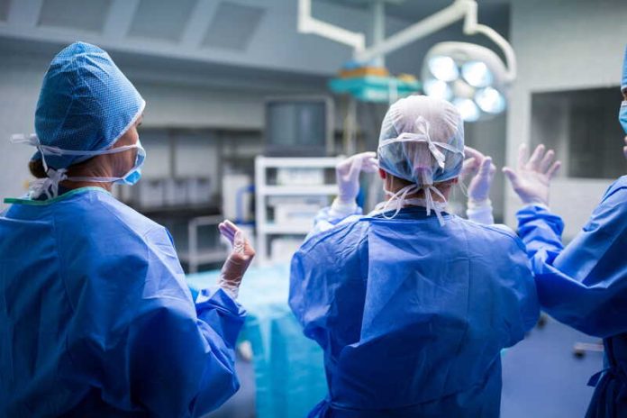 À Toulouse une double greffe inédite redonne espoir aux patients diabétiques Ma Santé Une salle d’opération semblable à celle où s’est déroulée la double greffe.