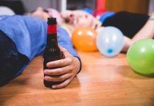 Alcool, cannabis, tabac : les excès de jeunesse se paient des années plus tard Des jeunes ayant consommé de l’alcool et des drogues de manière excessive.