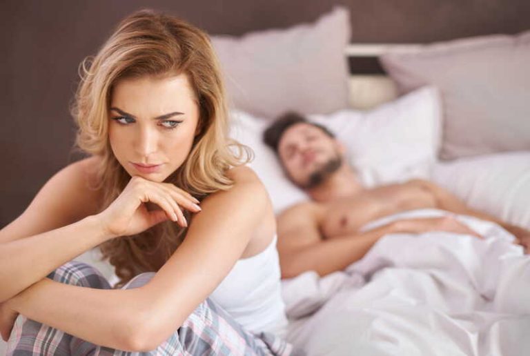Une femme dont la vie sexuelle s’est éteinte parce que son mari souffre d’apnée du sommeil.