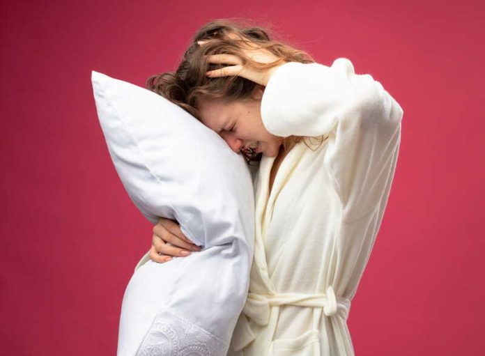 Circulation chaleur téléphones voici ce qui perturbe vraiment votre sommeil Ma Santé Une femme qui dort mal cherche à comprendre ce qui perturbe ses nuits.