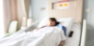 Cluster de méningite : comment reconnaître rapidement la maladie ? Une jeune fille hospitalisée après avoir contracté une méningite à méningocoque.