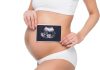 Échographies de grossesse : des rendez-vous clés ! Une femme enceinte après son échographie.