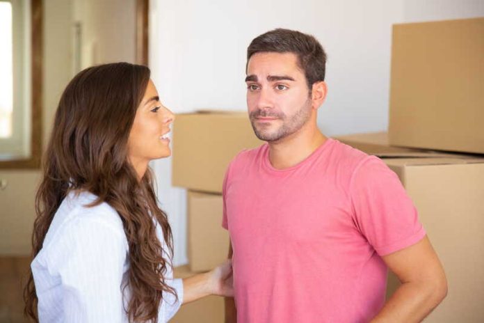 Hobosexuels quels sont les signes d’une relation intéressée opportuniste Ma Santé Un homme qui s’installe chez une femme en lui faisant croire qu’il est amoureux, alors qu’il cherche surtout un logement.