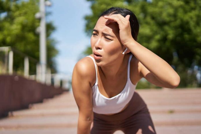 Le réchauffement climatique nous rend-il plus sédentaires Ma Santé Une femme qui essaie de faire du sport sous une chaleur extrême.