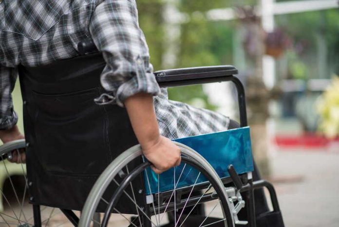 Maladie de Charcot faites-vous partie des régions où la maladie frappe le plus Ma Santé Un homme atteint de la maladie de Charcot, vivant dans l’une des régions de France les plus touchées.