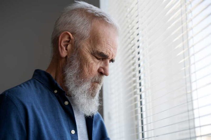 Pourquoi tant de Français taisent leur mal-eÌtre psychologique Ma SanteÌ Un homme qui traverse une dĂ©pression sans oser en parler.