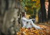 Soucis de la vie : pourquoi certains se relèvent facilement… et pas vous ? Une femme qui se demande pourquoi elle n’a pas la force psychologique de se relever face aux coups durs de la vie.