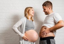 Grossesse : quand les hommes se mettent à ressentir aussi les symptômes Un couple se préparant à l’arrivée de leur enfant