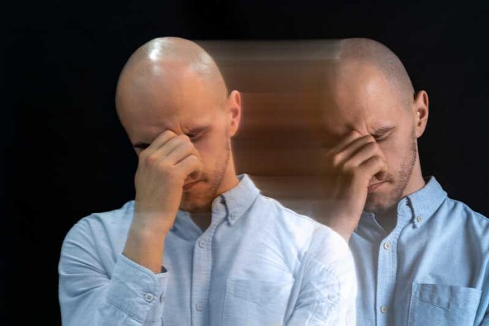 TDAH et si le problème venait d’un cerveau fatigué Ma Santé Un homme atteint de TDAH ressent une forte fatigue mentale liée à son trouble.