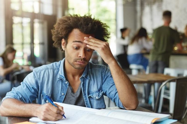 Un étudiant victime du syndrome de l'imposteur