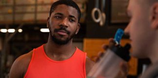 Les sportifs amateurs sont désormais les plus nombreux à se doper Un sportif amateur qui partage son shaker de produits dopants.