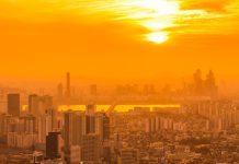 Le réchauffement climatique nous rend clairement malades Une ville confrontée aux chaleurs extrêmes liées au réchauffement climatique.