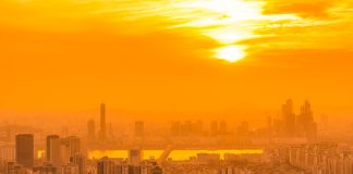 Le réchauffement climatique nous rend clairement malades Une ville confrontée aux chaleurs extrêmes liées au réchauffement climatique.