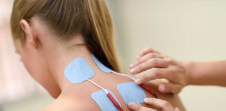 Neuromodulation : pourquoi cette solution efficace contre la douleur est-elle si peu utilisée ? Une femme souffrant de douleurs chroniques après une opération teste la neuromodulation pour soulager sa douleur.
