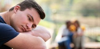 Psycho : pourquoi ce que l’on adore finit parfois par nous agacer ? Un jeune homme qui s’est lassé de tout ce qu’il aimait et qui s’ennuie. Un jeune homme qui s’est lassé de tout ce qu’il aimait et qui s’ennuie.