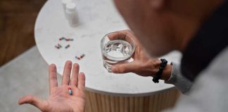 Rupture de stock : ce médicament contre l’hypertension sera introuvable pour une durée indéterminée Un homme prend ses derniers comprimés contre l’hypertension, faute de pouvoir en retrouver en pharmacie à cause de la pénurie.