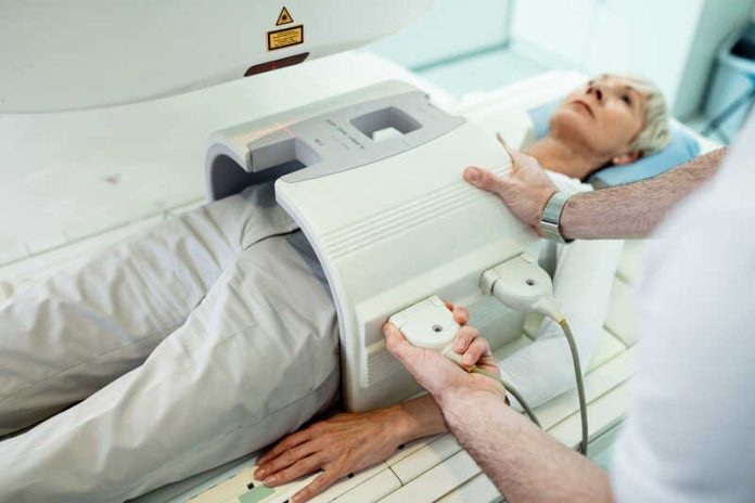 Cancer du pancréas Grenoble radiothérapie nouvelle piste de traitement Ma Santé Une femme teste la nouvelle radiothérapie contre le cancer du pancréas au CHU de Grenoble.