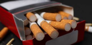 Tabac : les ventes de cigarettes continuent de chuter en France Un paquet de cigarettes délaissé par de plus en plus de Français.