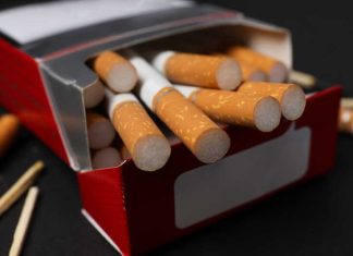 Un paquet de cigarettes délaissé par de plus en plus de Français.