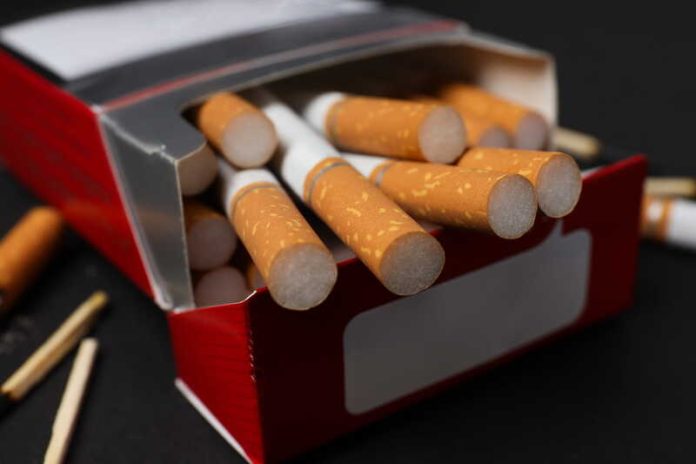 Tabac les ventes de cigarettes continuent de chuter en France Ma Santé Un paquet de cigarettes délaissé par de plus en plus de Français.