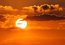 Canicule dès le mois de mai : la France bat un nouveau record de précocité Le soleil orangé et l’atmosphère écrasée de chaleur témoignent de cette canicule exceptionnellement précoce qui frappe la France en plein mois de mai.