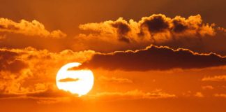 Canicule dès le mois de mai : la France bat un nouveau record de précocité Le soleil orangé et l’atmosphère écrasée de chaleur témoignent de cette canicule exceptionnellement précoce qui frappe la France en plein mois de mai.