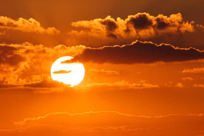 fortes chaleurs canicule mois de mai durée Ma Santé Le soleil orangé et l’atmosphère écrasée de chaleur témoignent de cette canicule exceptionnellement précoce qui frappe la France en plein mois de mai.