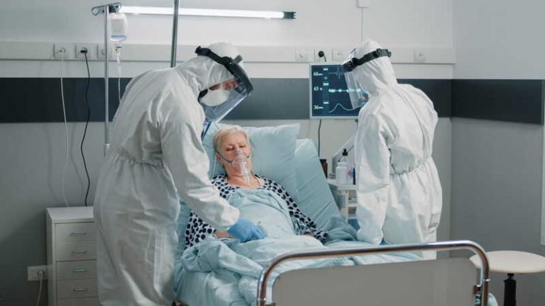 La femme française contaminée par la souche mortelle de l’hantavirus hospitalisée dans un état critique.