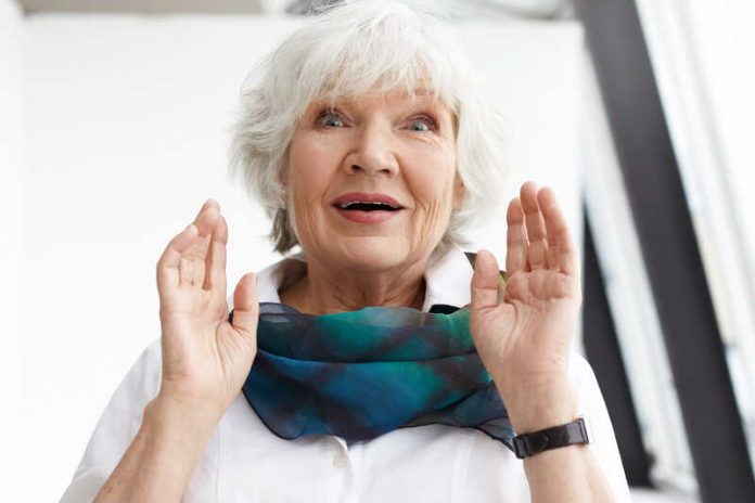 Alzheimer une octogénaire muette depuis cinq ans retrouve temporairement la parole champignons hallucinogènes Ma Santé La femme de 80 ans étonnée de retrouver la parole et quelques souvenirs grâce à la prise de champignons hallucinogènes.