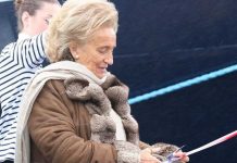 Bernadette Chirac est morte à 93 ans : comment meurt-on vraiment de vieillesse ? Bernadette Chirac à l'inauguration du remorqueur Abeille Bourbon, le 13 avril 2005 à Brest.