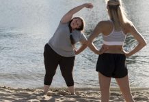 Body positive : les discours sur l’acceptation de soi changent-ils vraiment les choses ? Une femme en surpoids en quête du « summer body » à l’approche de l’été.