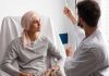 Une femme atteinte d’un cancer du sein traitée par chimiothérapie.