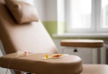 55 000 cancers n’auraient pas été diagnostiqués à cause du Covid Un siège vide dans une salle où se déroulent habituellement les chimiothérapies de patients atteints de cancer diagnostiqués.