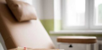 55 000 cancers n’auraient pas été diagnostiqués à cause du Covid Un siège vide dans une salle où se déroulent habituellement les chimiothérapies de patients atteints de cancer diagnostiqués.