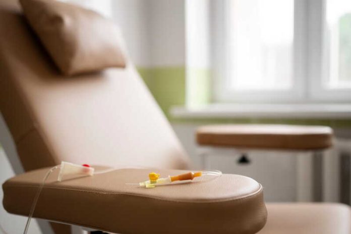 Cancer près de 55 000 diagnostics auraient été manqués à cause du Covid Ma Santé Un siège vide dans une salle où se déroulent habituellement les chimiothérapies de patients atteints de cancer diagnostiqués.