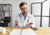 Un médecin spécialiste en secteur 2 qui facture des dépassements d’honoraires de plus en plus élevés à ses patients.